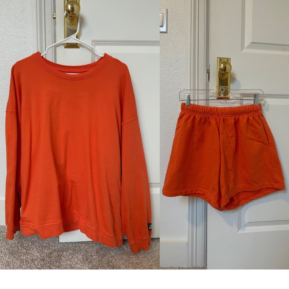 Daily Drills Orange Set
XS/S top M/L Bottoms